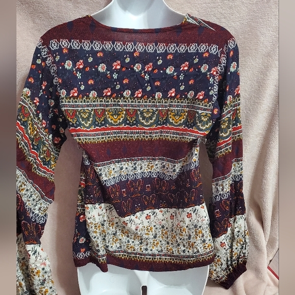 Like NEW Low Cut Sexy Flowy Floral Blouse Sz S - Picture 6 of 7